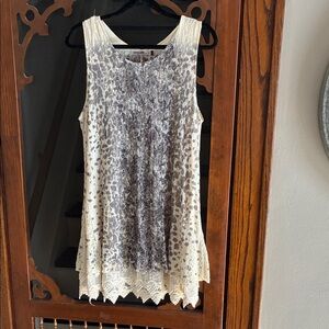 Chic Sleeveless Lace Tank Top